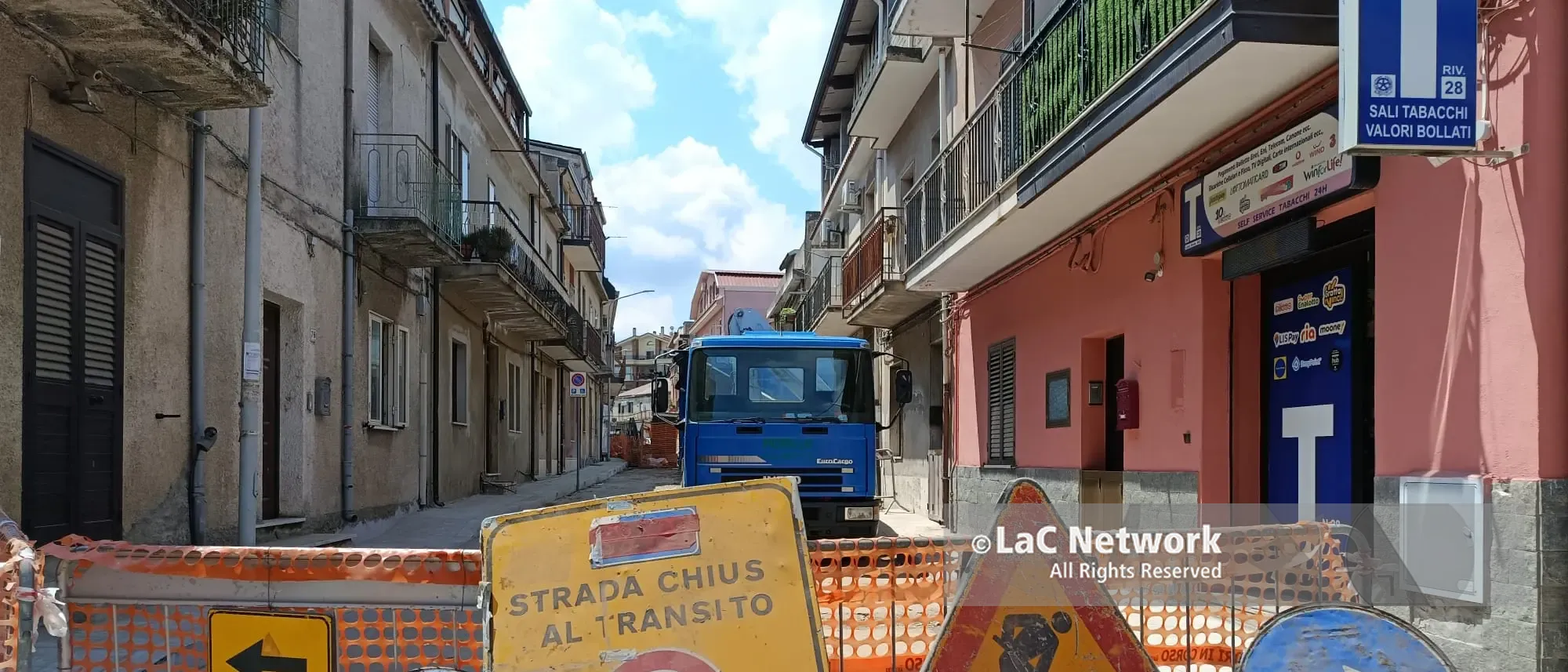 Cancello Rosso ostaggio dei cantieri, esplode la protesta dei residenti. Il Comune di Vibo: «Siamo quasi alla fine»\n