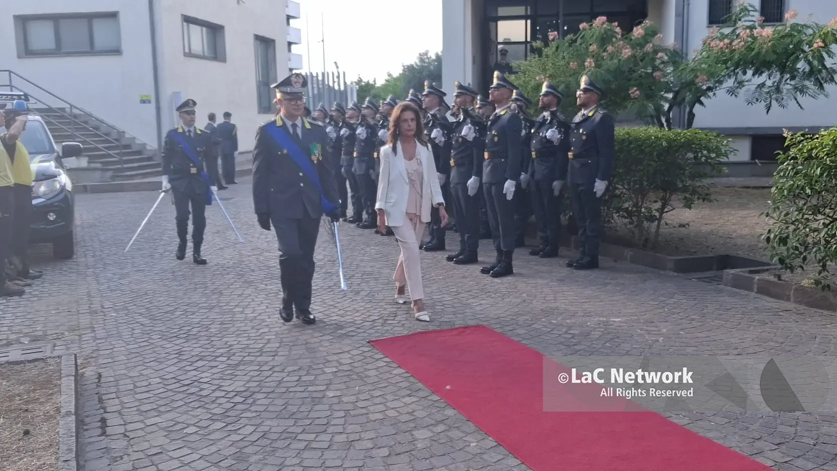 <p>Il colonnello Giuseppe Dell'Anna insieme al Prefetto di Cosenza Maria Rosa Padovano</p>\\n