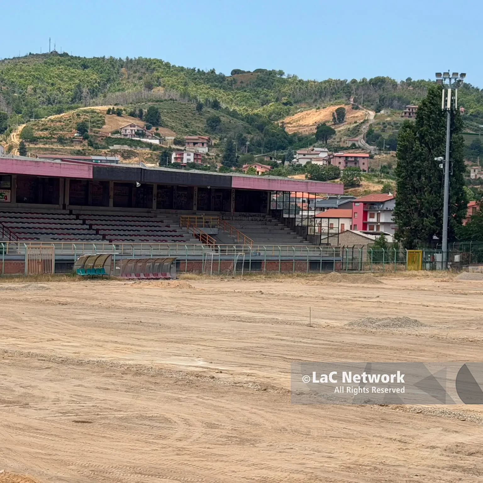 Acri, il \"Castrovillari\" si rifà il look: al via i lavori sul terreno di gioco dello stadio comunale\n