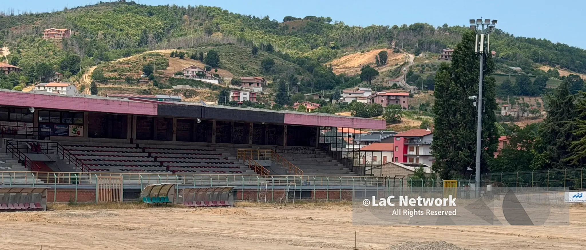 Acri, il \"Castrovillari\" si rifà il look: al via i lavori sul terreno di gioco dello stadio comunale\n
