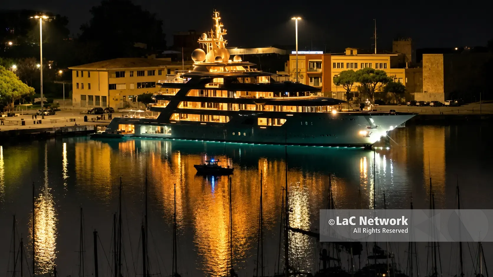 <p>Vibo Marina, l’ambasciatore Usa se ne va: la sua visita non ha cambiato nulla ma ha gettato un <span style=\"color:hsl(0, 75%, 60%);\">sasso nello stagno</span></p>