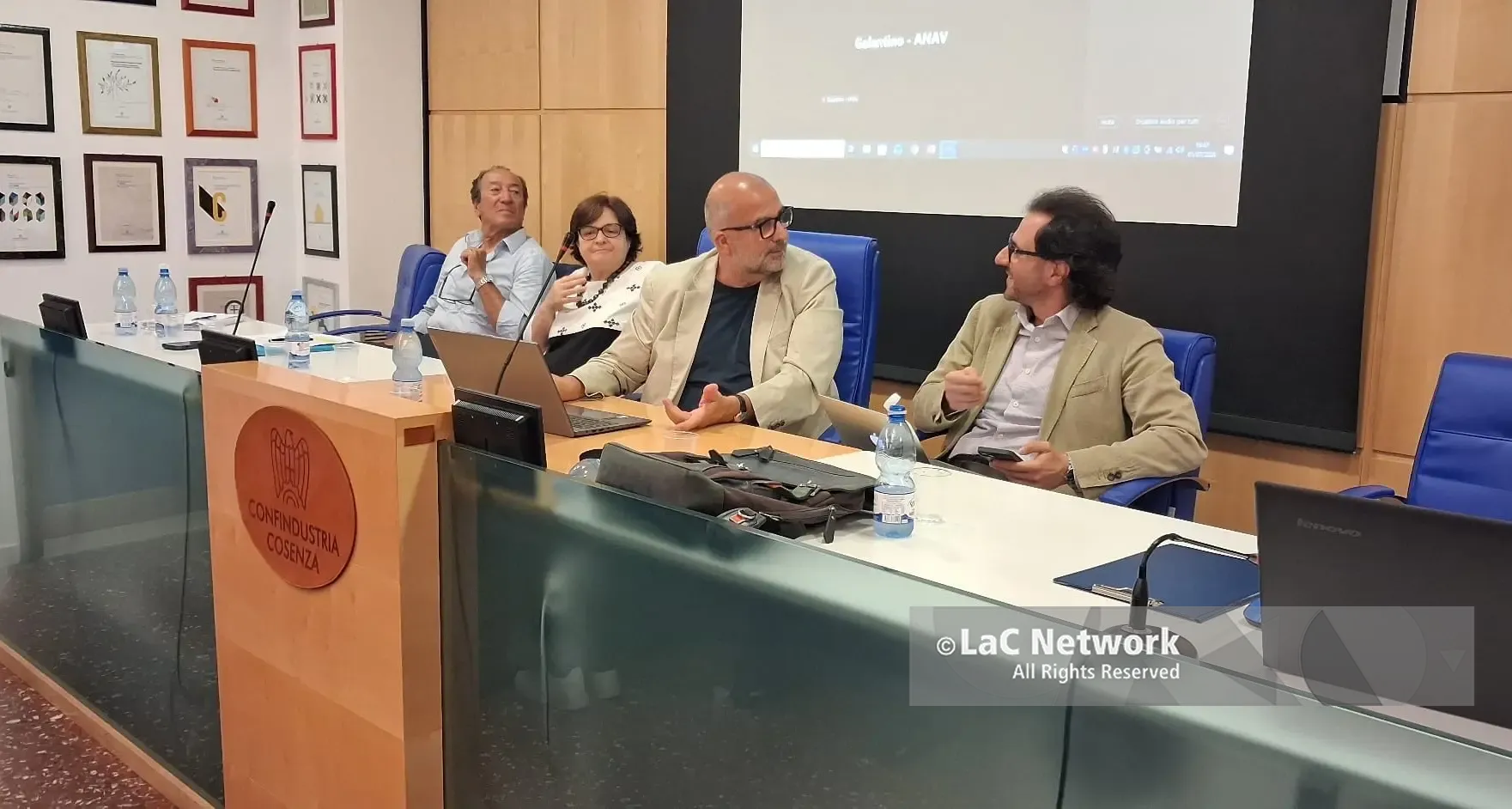 <p>Amaco al capolinea, <span style=\"color:hsl(0, 75%, 60%);\">licenziamenti più vicini</span>: salta l’accordo di vendita con il Consorzio autolinee</p>