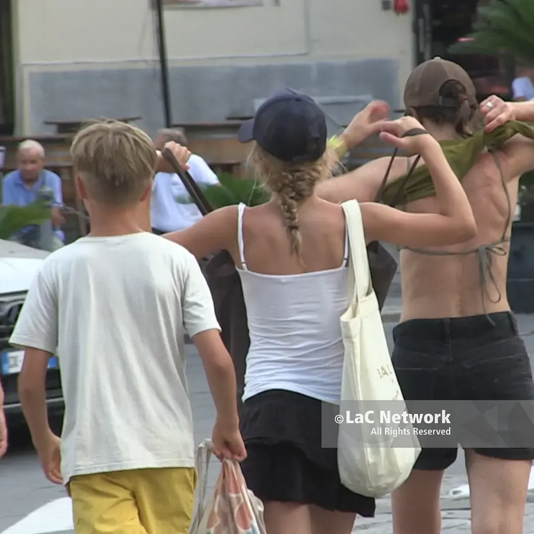Tropea, torna il sindaco-sceriffo: stretta su bikini, panini in strada e treccine afro. Macrì: «Così restituiamo decoro alla città»\n