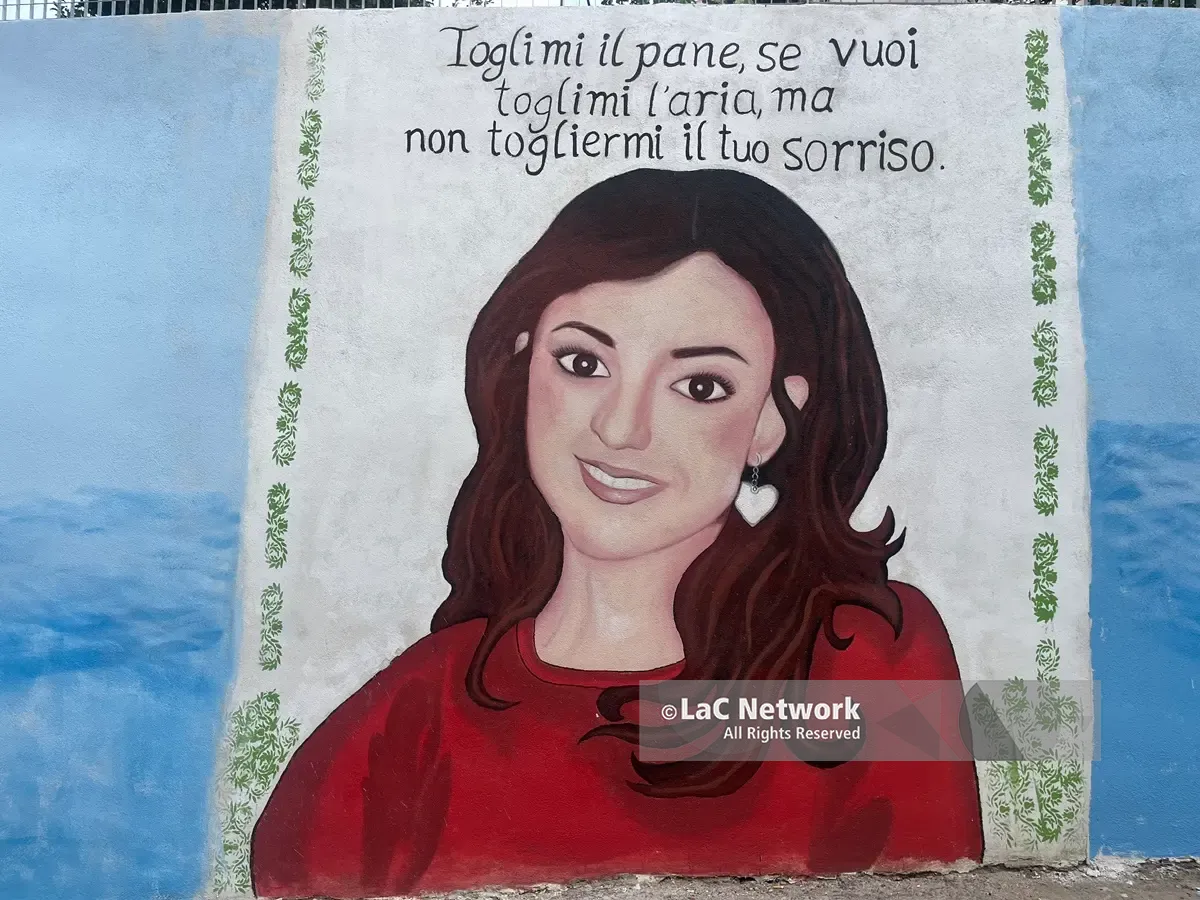 Una vita breve ma piena di luce: a Reggio il sorriso di Benedetta risplende in un murale
