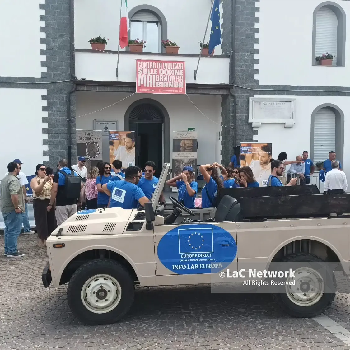 L’Europa è qui, la carovana Ue di Info Lab fa tappa nelle Serre vibonesi: «Per esercitare il diritto di restare»\n
