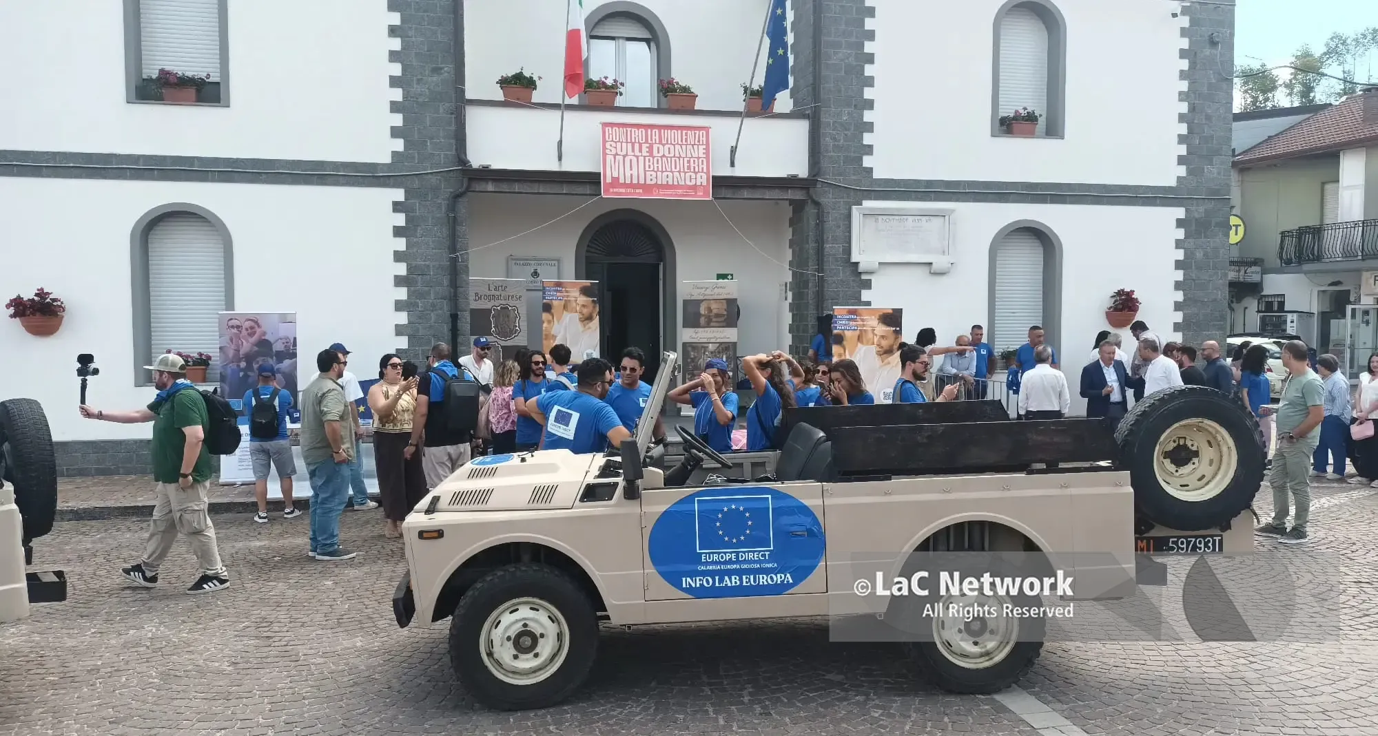 L’Europa è qui, la carovana Ue di Info Lab fa tappa nelle Serre vibonesi: «Per esercitare il diritto di restare»\n