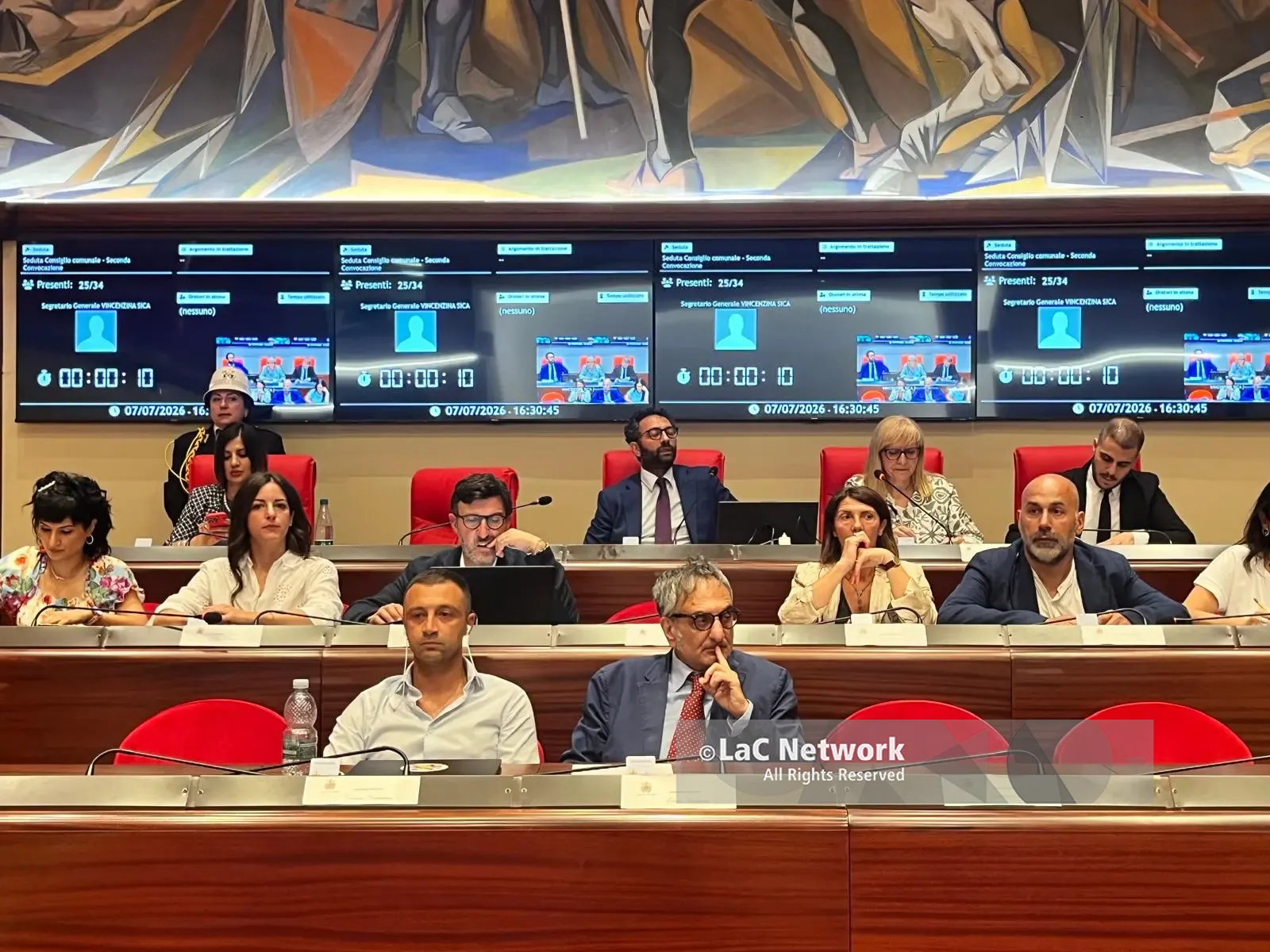Il Consiglio comunale non si ferma: l’assestamento di Bilancio vale la continuità di Catanzaro Servizi. Chiesto il rinvio della seduta dedicata al nuovo ospedale