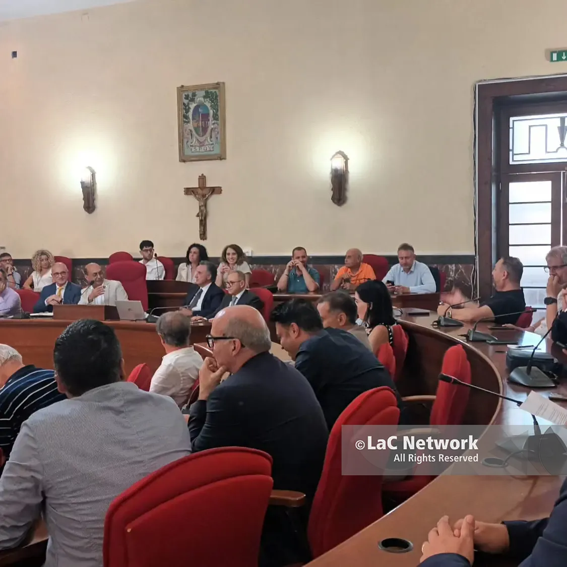 Sanità vibonese, Asp e Azienda zero al tavolo della Conferenza dei sindaci: l’emergenza-urgenza è la priorità\n