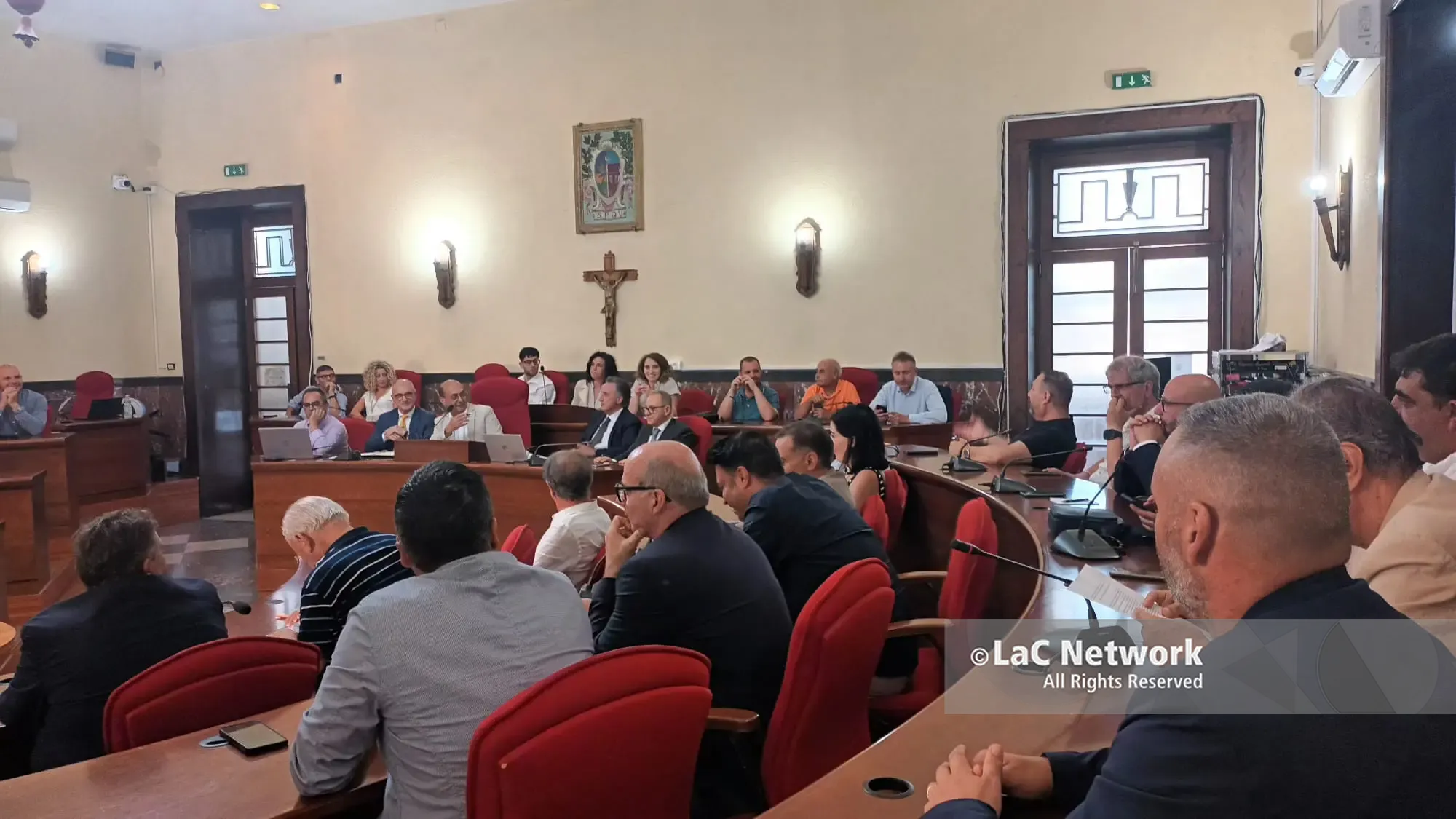 Sanità vibonese, Asp e Azienda zero al tavolo della Conferenza dei sindaci: l’emergenza-urgenza è la priorità\n