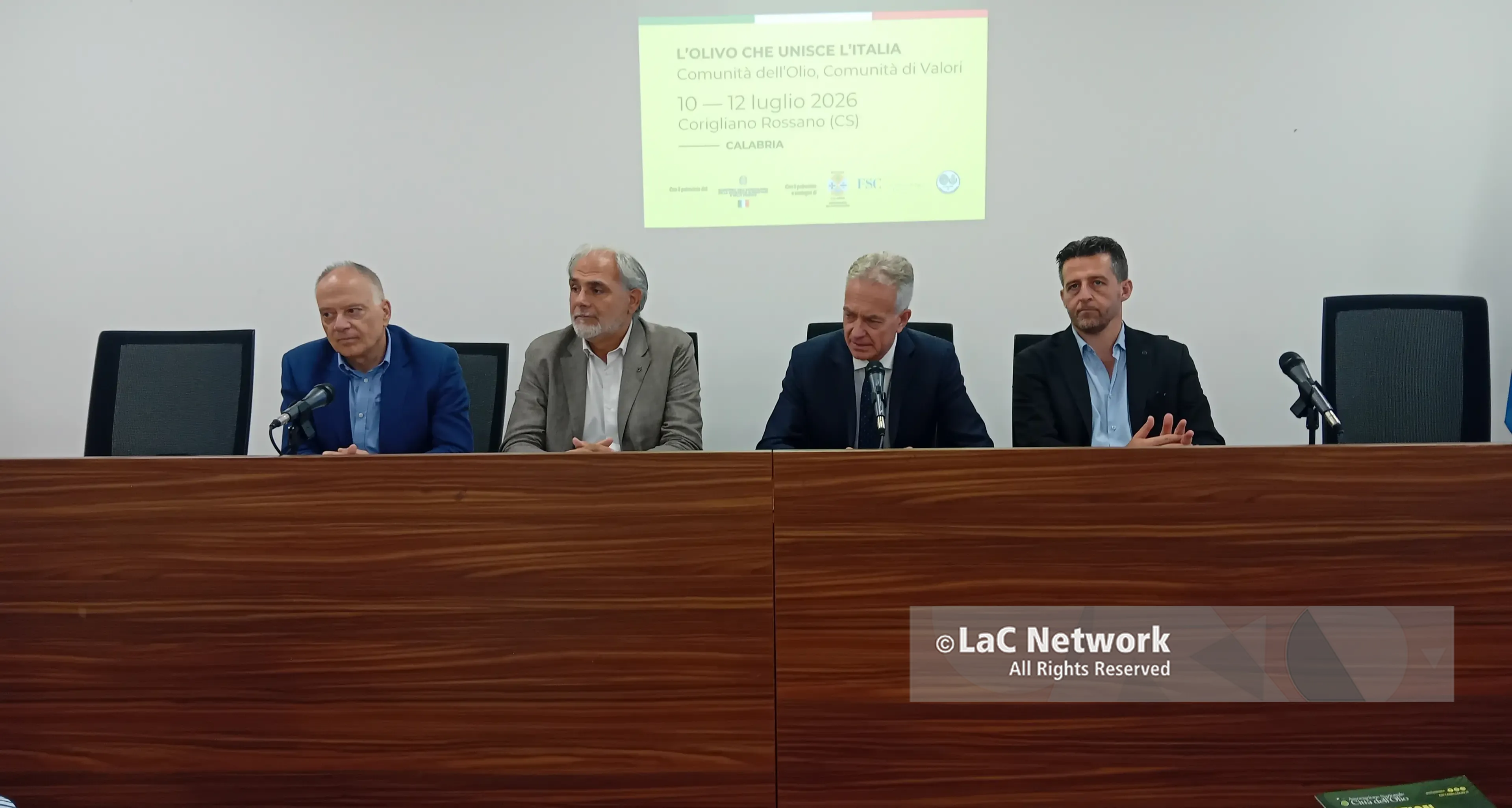 <p>Arriva in Calabria la <span style=\"color:hsl(0, 75%, 60%);\">convention nazionale delle città dell’olio</span>, dal 10 al 12 luglio a Corigliano Rossano</p>