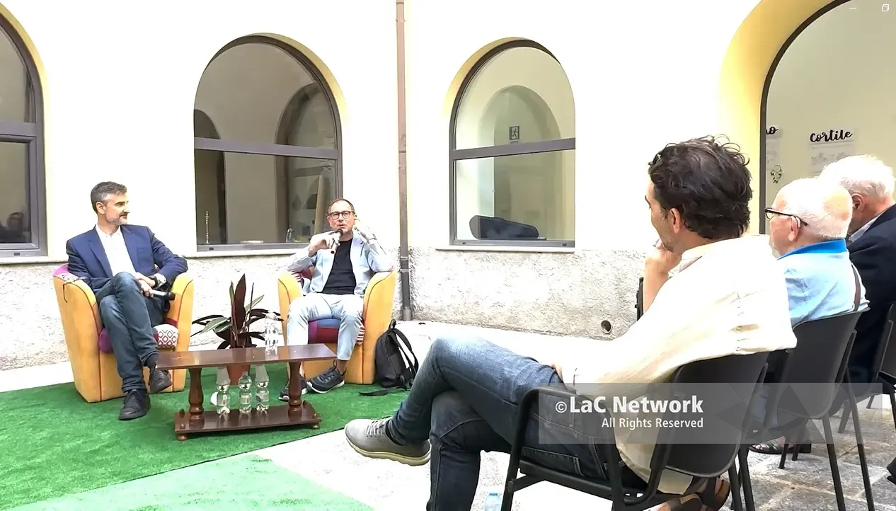 Intelligenza artificiale e Comuni, Carellario protagonista a Satriano: “Governance,\n\nformazione e responsabilità per non subire il cambiamento”\n