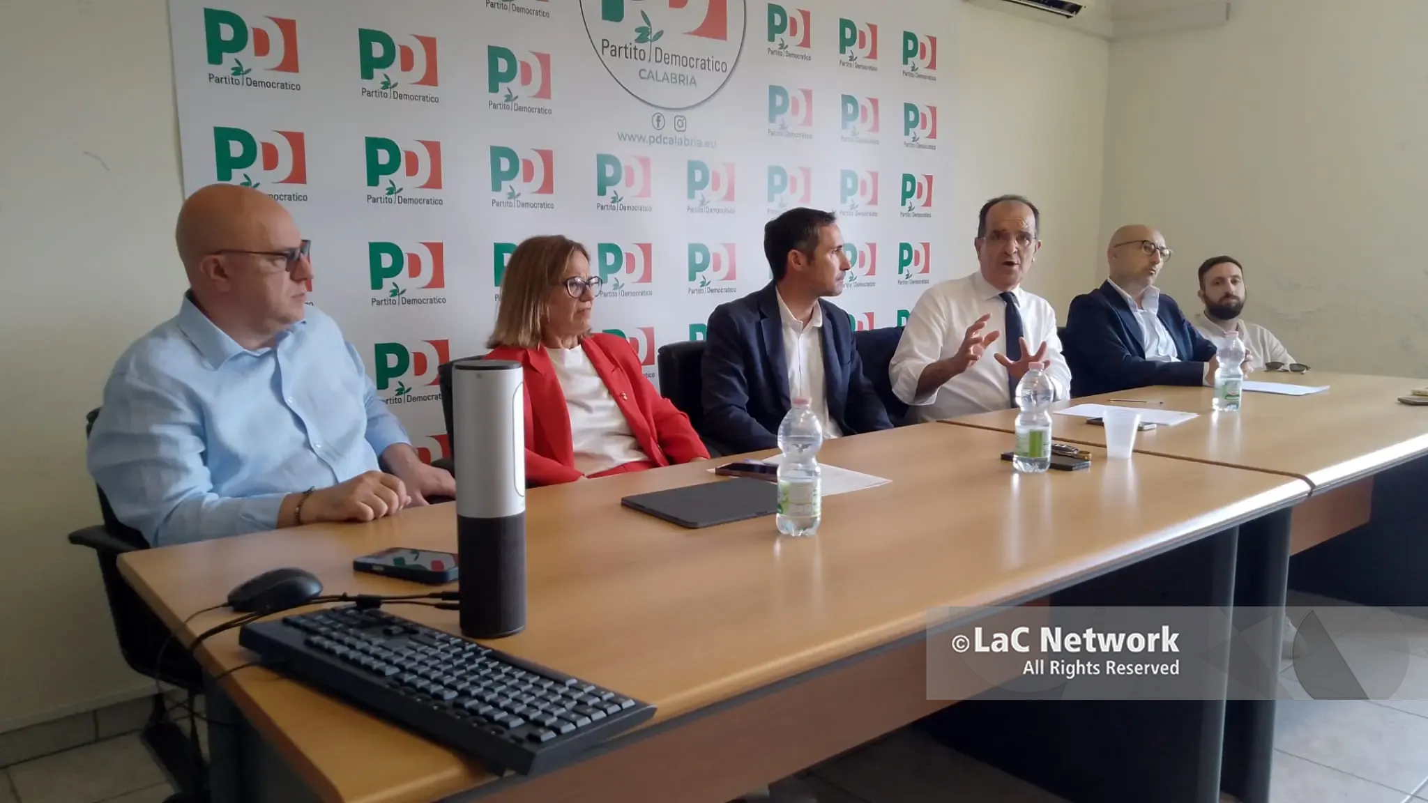 <p>Sottosegretari, <span style=\"color:hsl(0, 75%, 60%);\">diffida </span>dalla minoranza: «Va indetto il referendum». Chiesta la revoca della nomina di Figliolia</p>