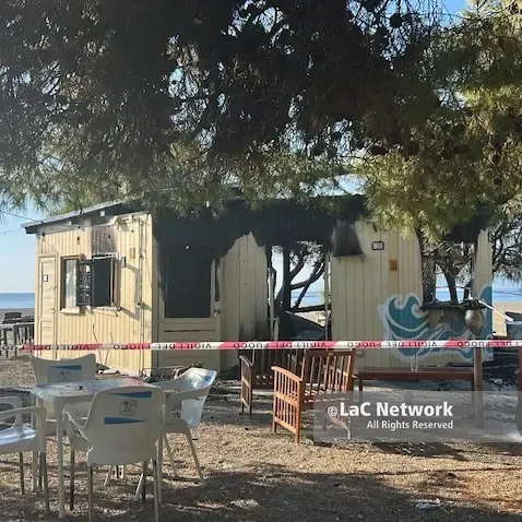 Sibaritide sotto attacco della malavita: chiosco in fiamme a Villapiana Lido\n