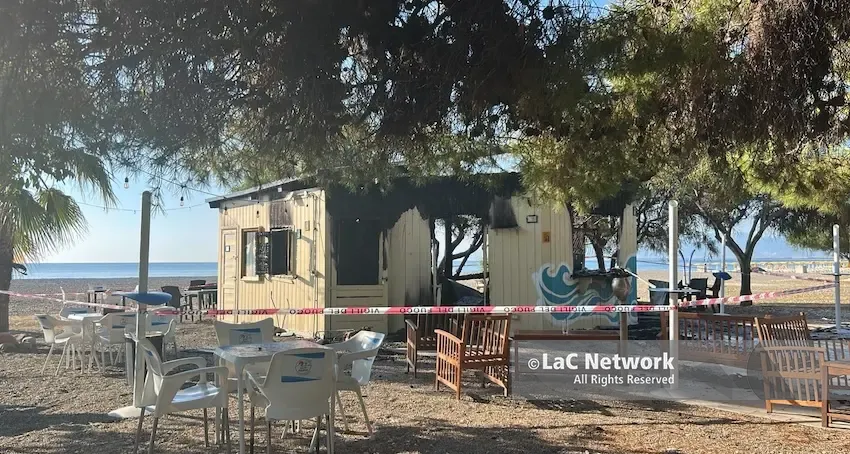 Sibaritide sotto attacco della malavita: chiosco in fiamme a Villapiana Lido\n