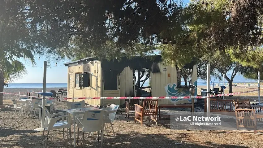 Sibaritide sotto attacco della malavita: chiosco in fiamme a Villapiana Lido\n