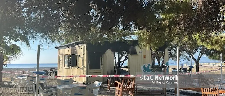 Sibaritide sotto attacco della malavita: chiosco in fiamme a Villapiana Lido\n