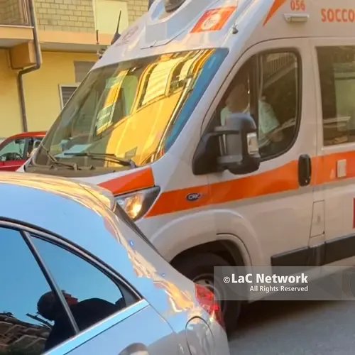 <p>Corigliano Rossano, bimba precipita dal secondo piano di un palazzo: ora è in ospedale</p>