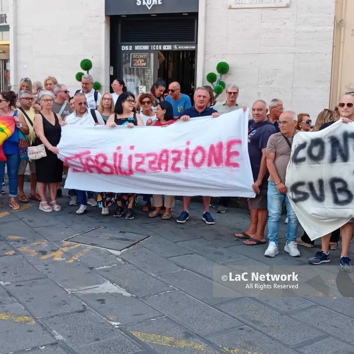 Tirocinanti ministeriali in scadenza, sit-in a Catanzaro:\u00A0«Andremo con le tende davanti all’Usr»\n
