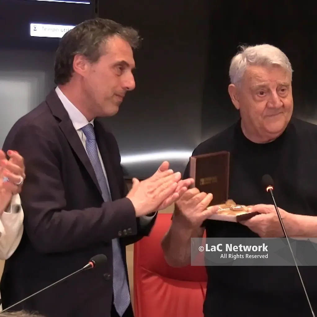 Gerardo Sacco riceve le Chiavi di Catanzaro: «Mi avete dato fiducia quando avevo ancora tutto da dimostrare»\n
