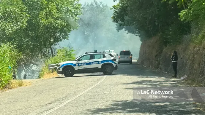 Incendio tra Rende e Marano Principato, fiamme nell'area di Nogiano: sul posto vigili del fuoco e polizia locale\n