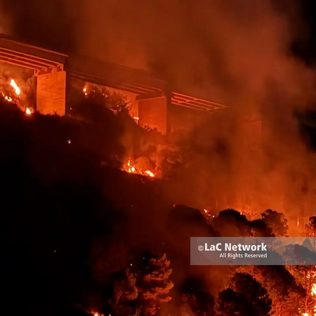 Di nuovo fuoco su Monte Vingiolo a Praia a Mare, l’incendio ha ripreso forza dallo stesso punto dei giorni scorsi\n