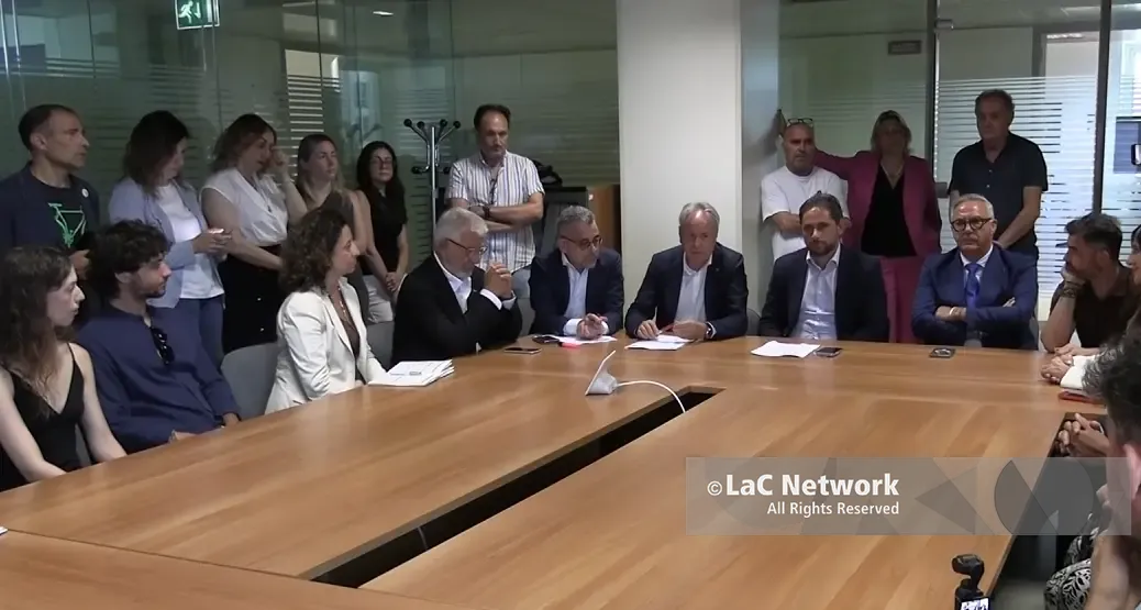 Da mezzo dello sfruttamento a vela di riscatto: la barca sequestrata Mavisu salpa per la legalità e l'ambiente\n