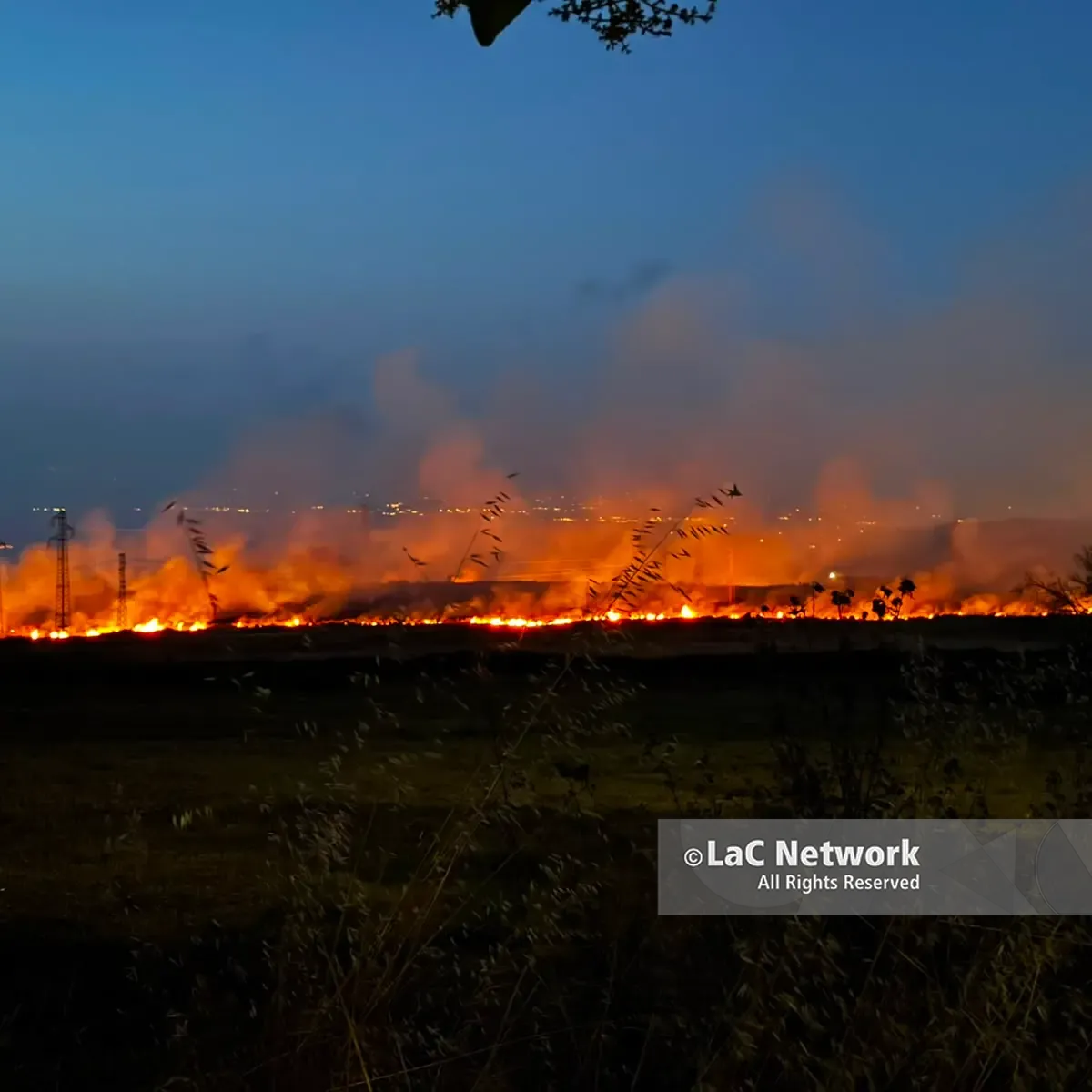 <p>Vasto <span style=\"color:hsl(0, 75%, 60%);\">incendio alle porte di Vibo</span>, fiamme nelle campagne intorno al cantiere del nuovo ospedale</p>