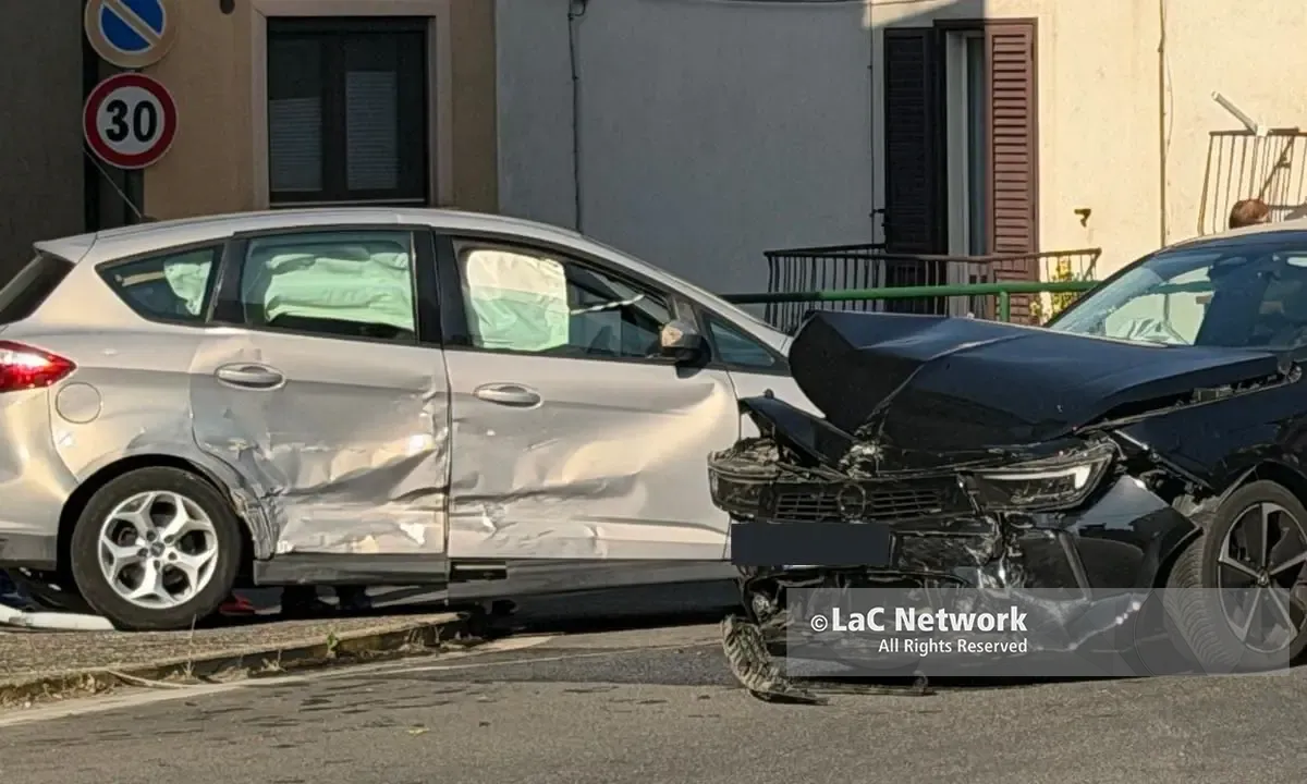 Scontro violento tra due auto ad Acri: ferita una donna\n