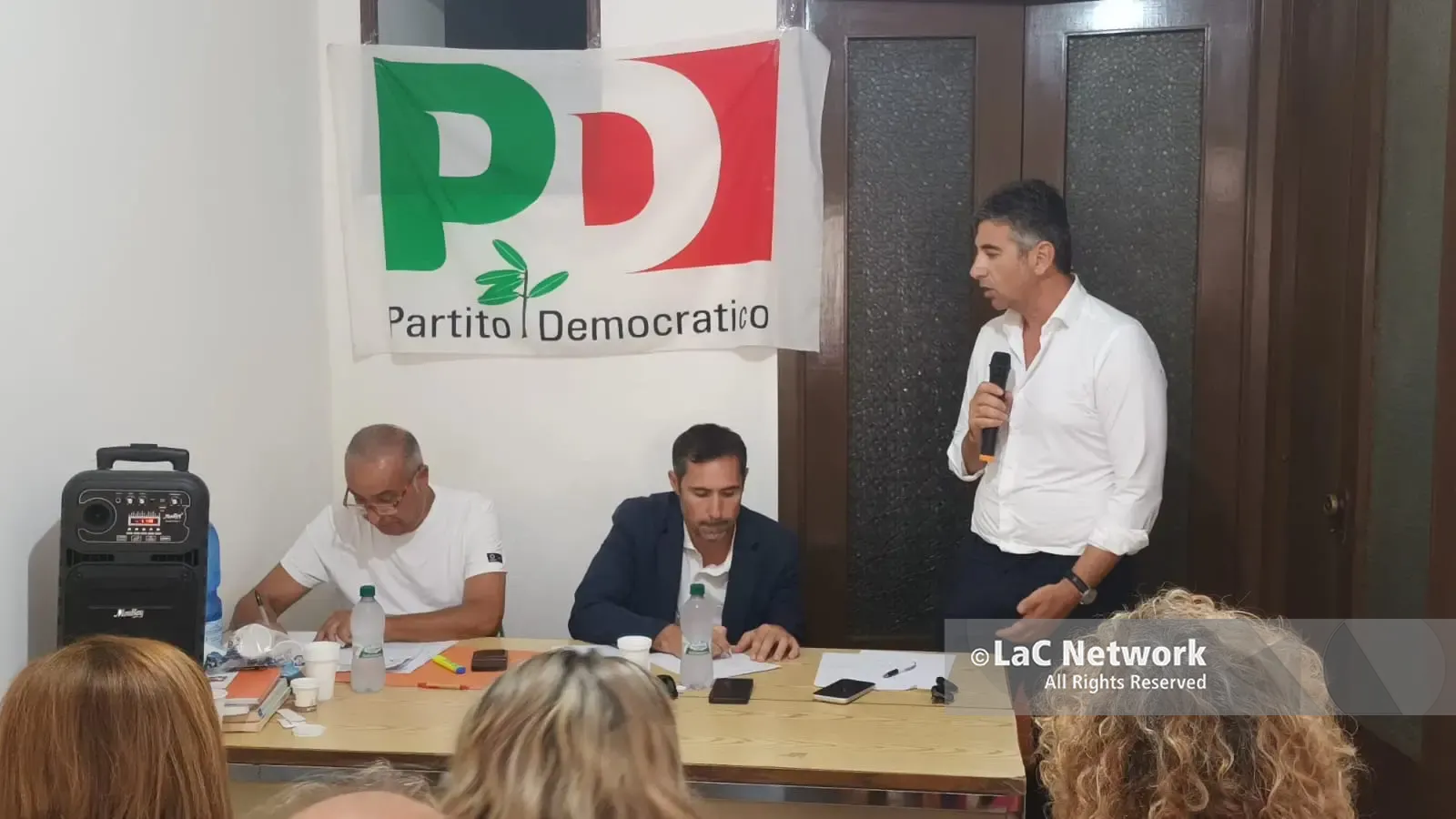 <p>La conferenza stampa nella sede del Pd di Vibo</p>\\n