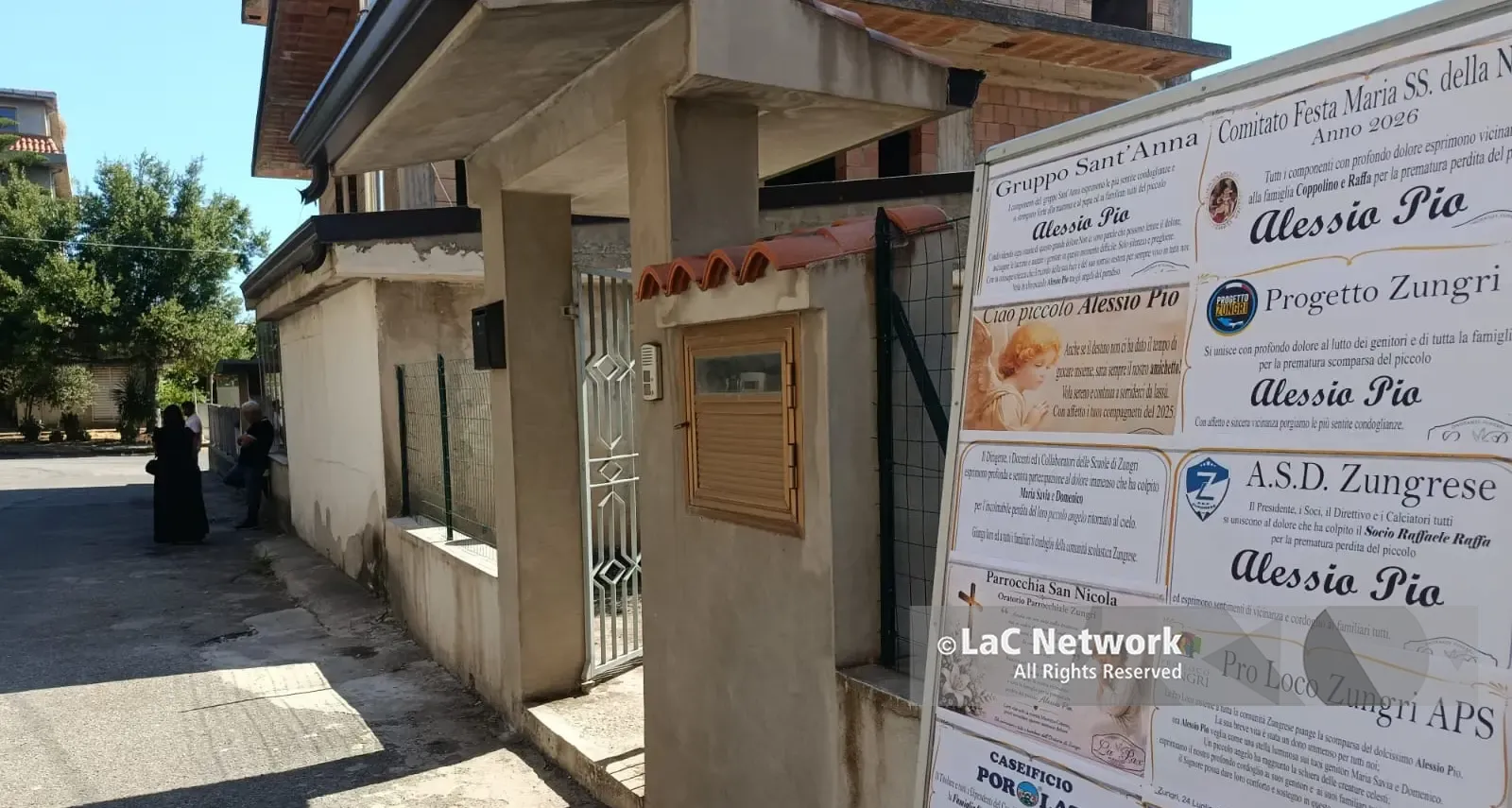 «Vogliamo sapere se si poteva salvare»: il dolore di Zungri nel giorno dei funerali di Alessio Pio\n