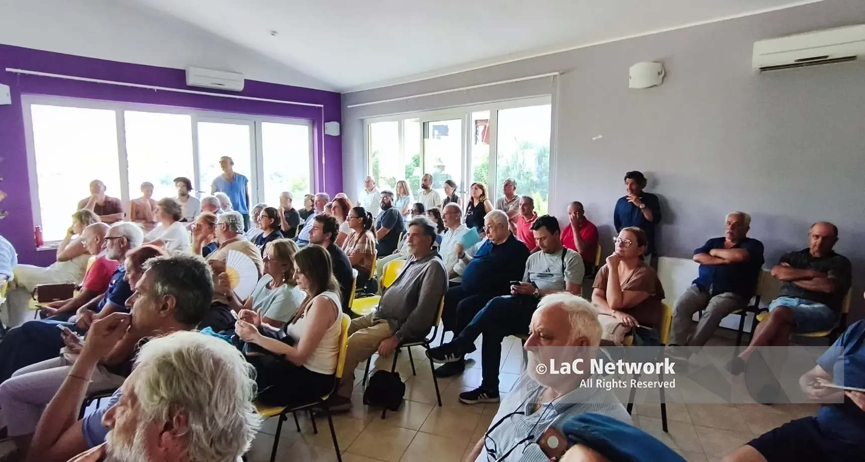 I contadini di Maierato non sono soli, sala stracolma per l’assemblea contro il mega-impianto fotovoltaico sulla Piana degli Scrisi\n