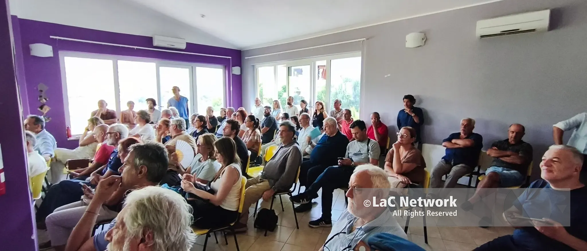 I contadini di Maierato non sono soli, sala stracolma per l’assemblea contro il mega-impianto fotovoltaico sulla Piana degli Scrisi\n