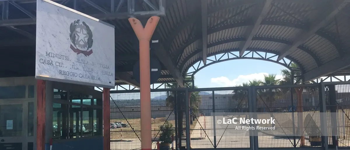 Sottraggono le chiavi del reparto e distruggono l’impianto di\u00A0videosorveglianza: tensione nel carcere di Arghillà\n