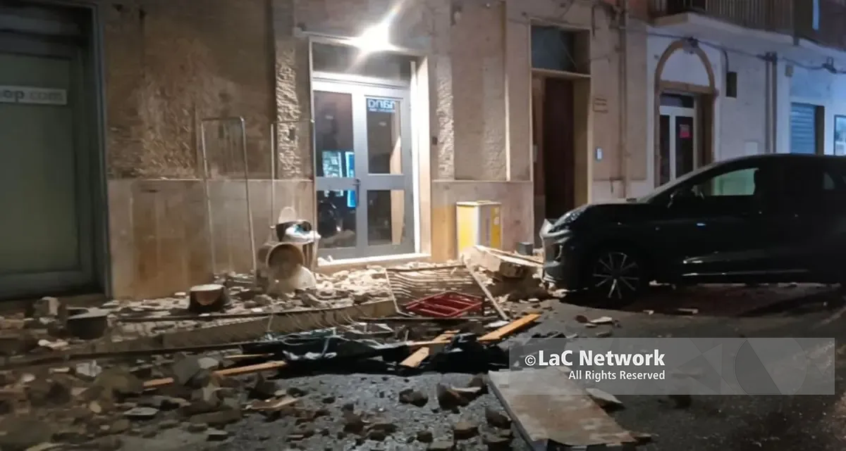 Temporale su Corigliano Rossano, cede un’impalcatura: danni agli stabilimenti ma nessun ferito\n