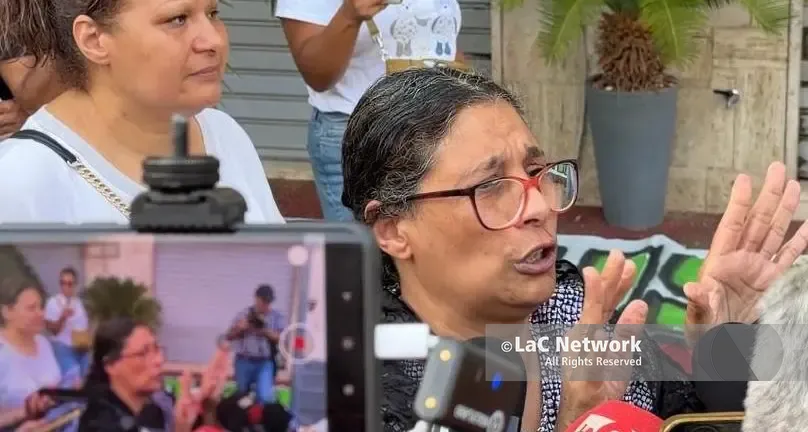 «Pensavo che chi indossa una divisa dovesse proteggere i ragazzi»: il grido della madre di Momo alla manifestazione di Cosenza\n