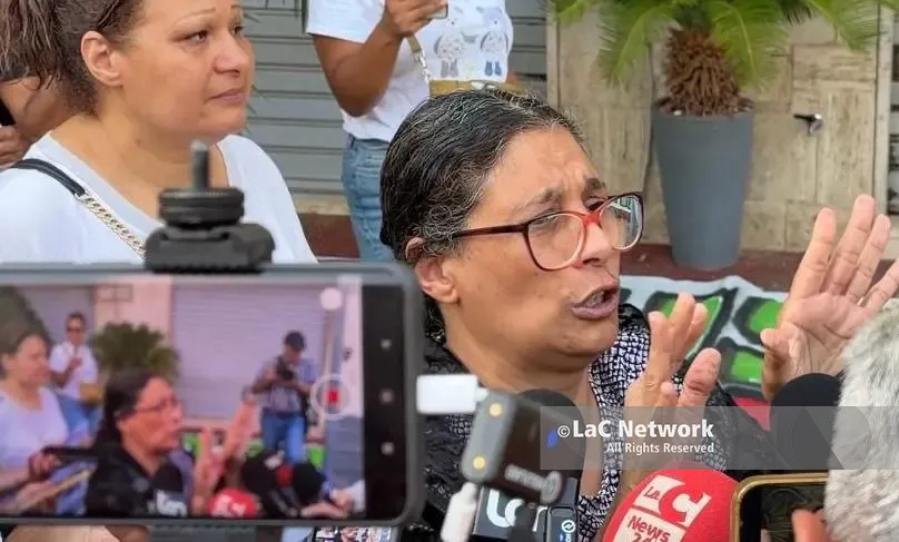 «Pensavo che chi indossa una divisa dovesse proteggere i ragazzi»: il grido della madre di Momo alla manifestazione di Cosenza\n
