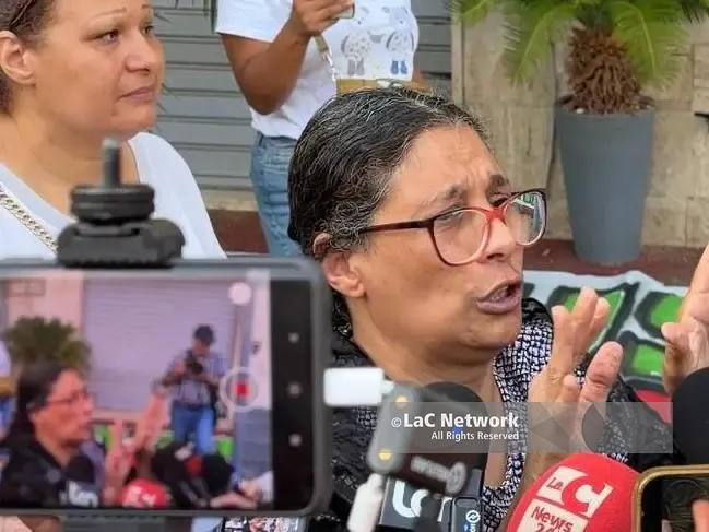 «Pensavo che chi indossa una divisa dovesse proteggere i ragazzi»: il grido della madre di Momo alla manifestazione di Cosenza