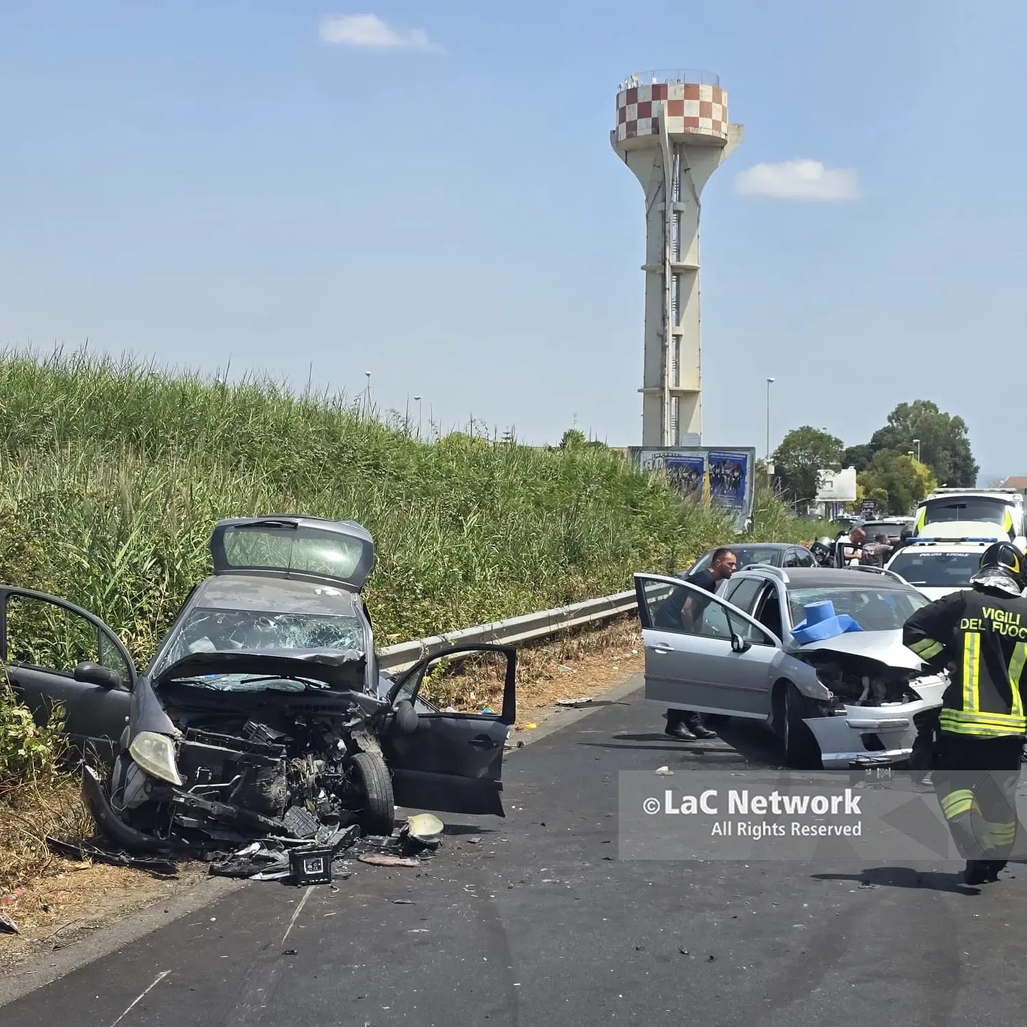 Grave incidente alle porte di Vibo,\u00A0scontro tra due auto sulla Sp17: tre feriti fra cui un bambino trasferito a Catanzaro\n