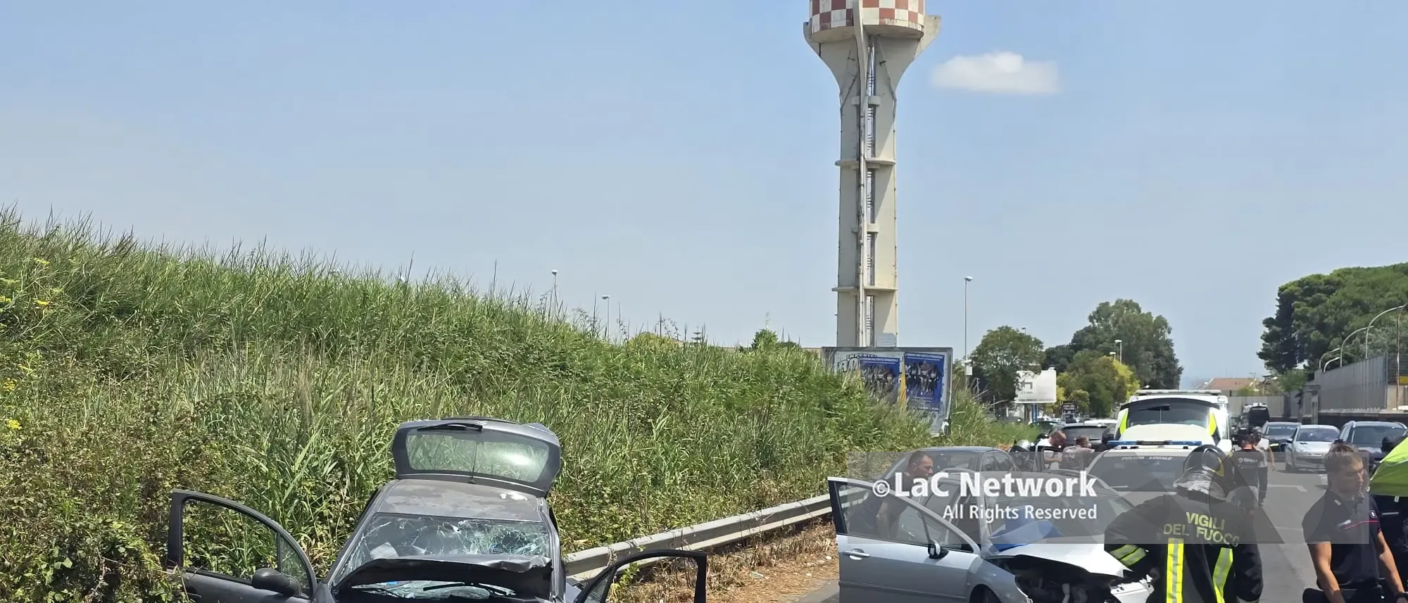 Grave incidente alle porte di Vibo,\u00A0scontro tra due auto sulla Sp17: tre feriti fra cui un bambino trasferito a Catanzaro\n