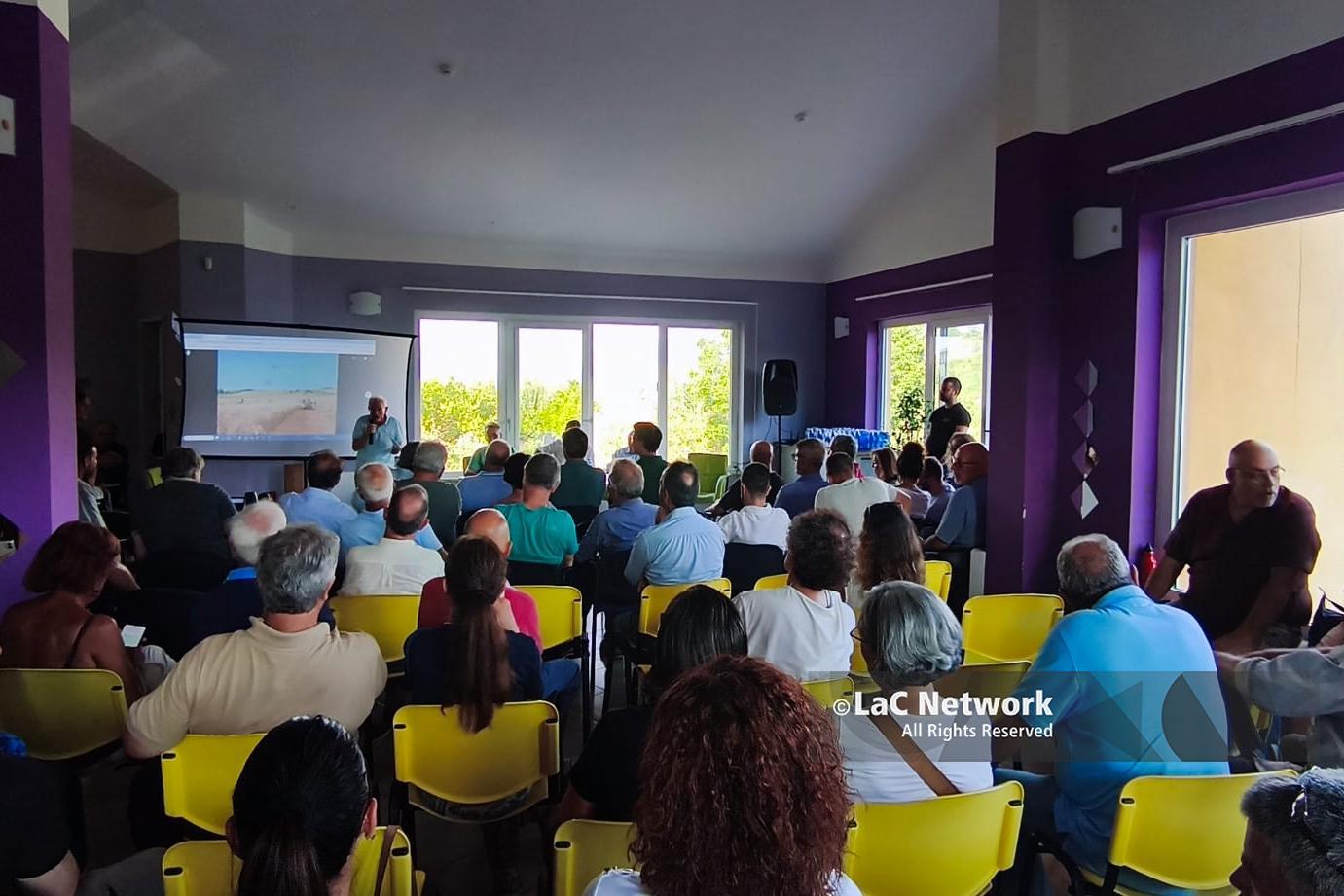 Contadini di Maierato si riuniscono per contrastare impianto fotovoltaico che minaccia i campi del grano Rosìa, con primo "No" del Comune