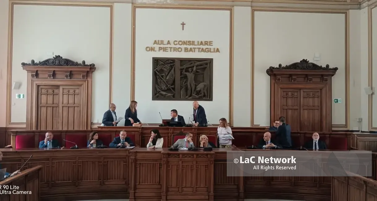Conti, Tari e Polizia Locale: continua la bagarre in Consiglio Comunale tra maggioranza e opposizione\n