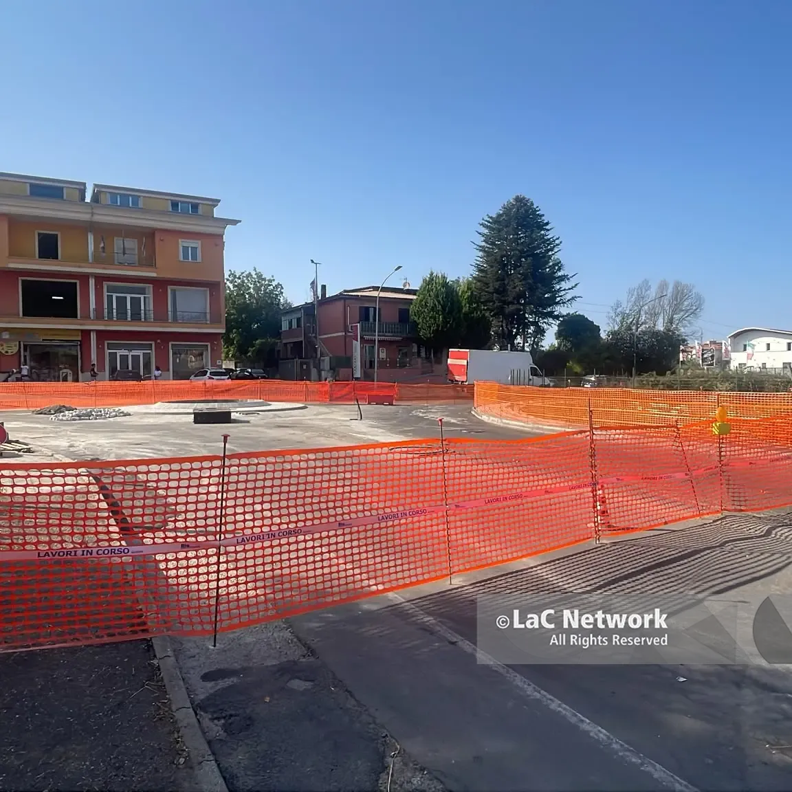 Lavori in via Sandro Pertini a Vibo Valentia, commercianti in rivolta: «Siamo in ginocchio, nessuno ci ha avvisati»\n
