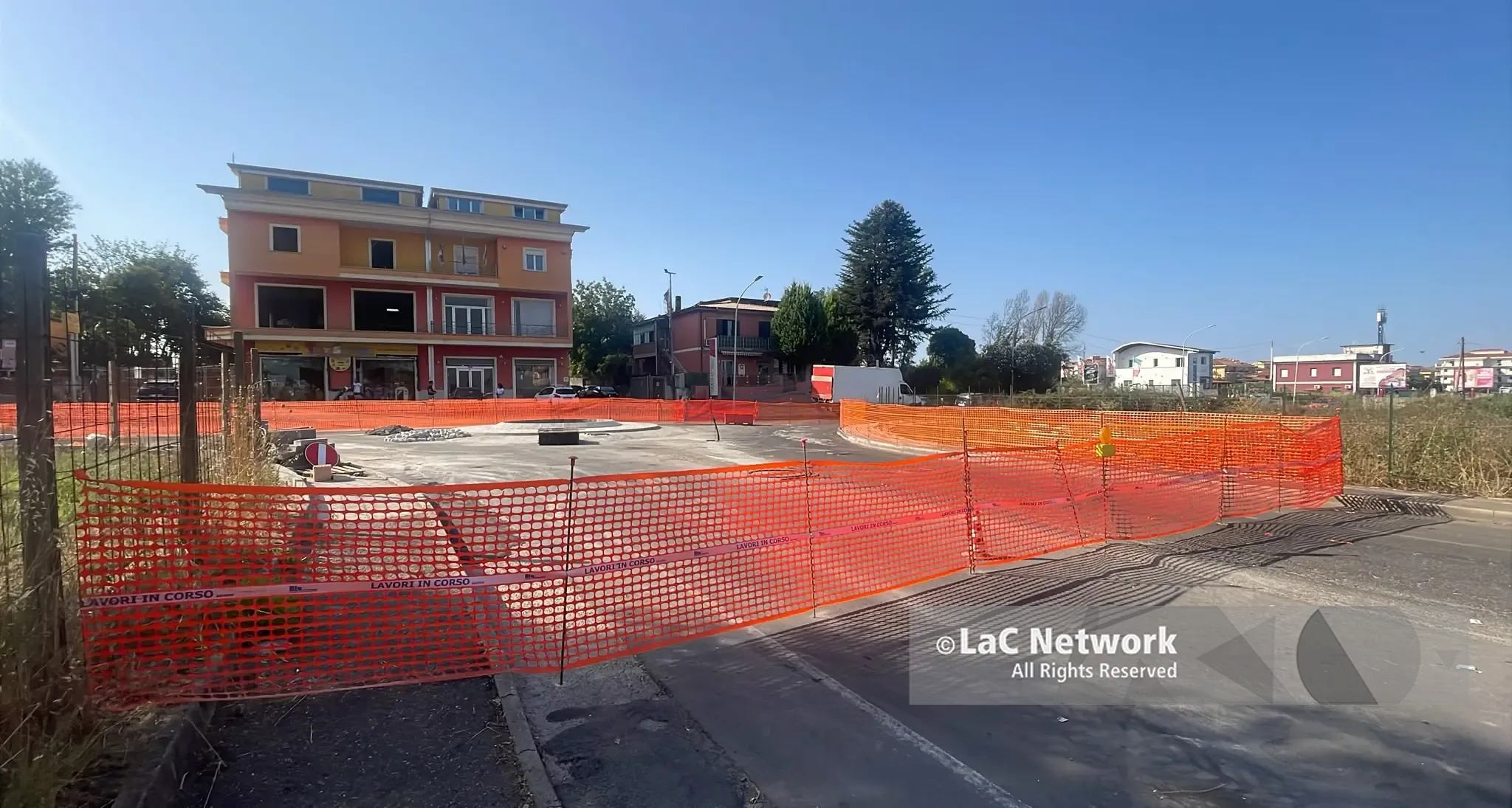 Lavori in via Sandro Pertini a Vibo Valentia, commercianti in rivolta: «Siamo in ginocchio, nessuno ci ha avvisati»\n