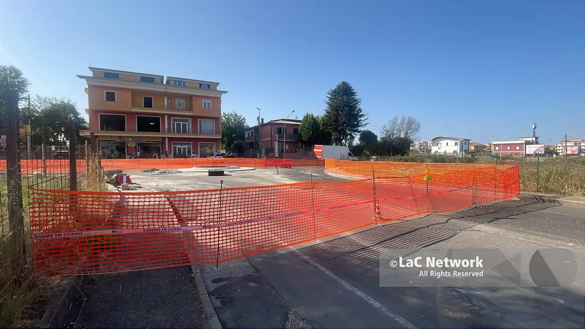 Lavori in via Sandro Pertini a Vibo Valentia, commercianti in rivolta: «Siamo in ginocchio, nessuno ci ha avvisati»\n