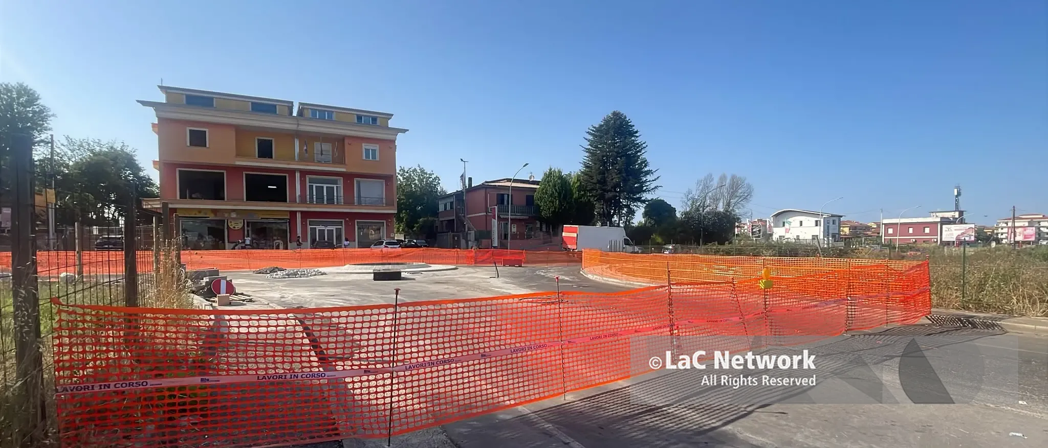 Lavori in via Sandro Pertini a Vibo Valentia, commercianti in rivolta: «Siamo in ginocchio, nessuno ci ha avvisati»\n