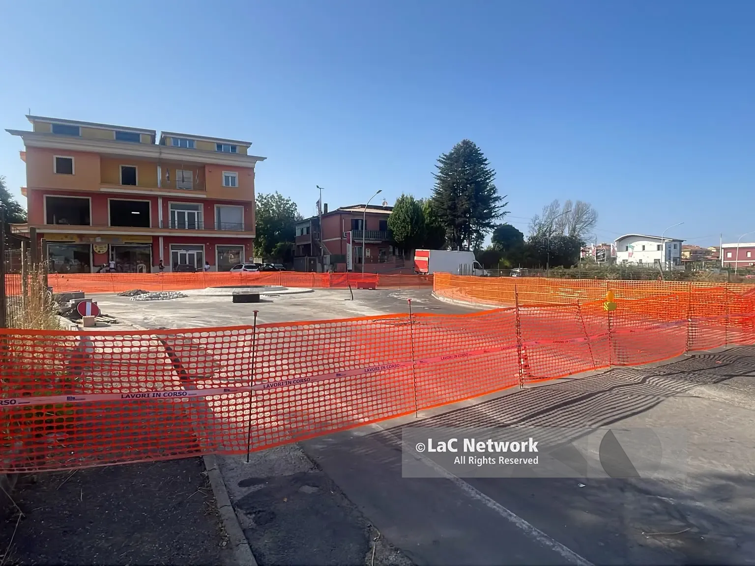 Lavori in via Sandro Pertini a Vibo Valentia, commercianti in rivolta: «Siamo in ginocchio, nessuno ci ha avvisati»