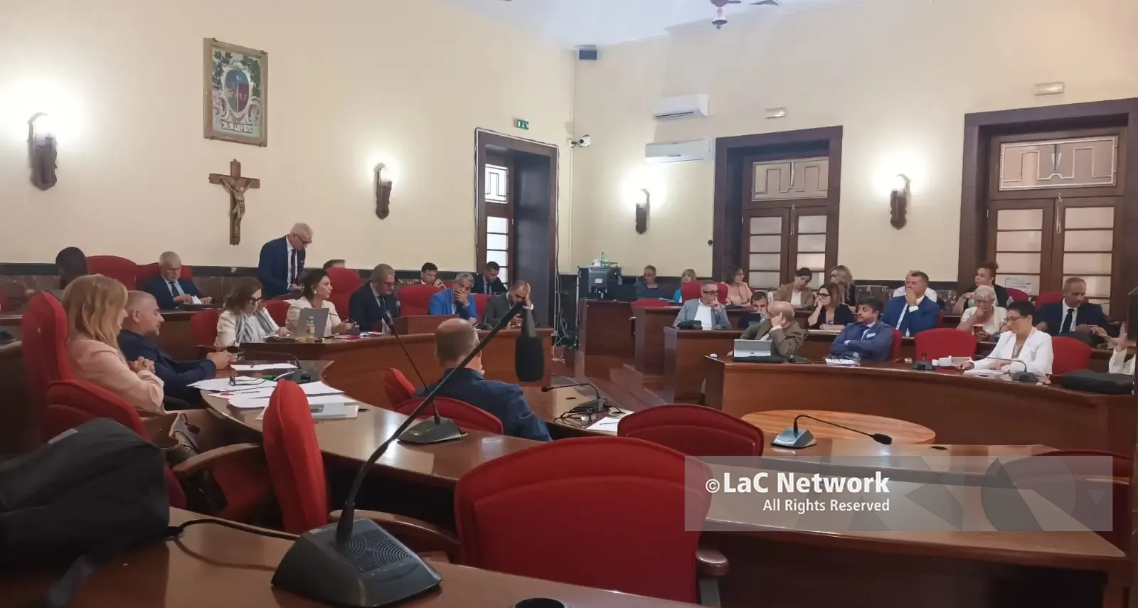 Vibo, il Piano\u00A0spiaggia è realtà: approvata all’unanimità la delibera che disciplina l’utilizzo del litorale cittadino\n