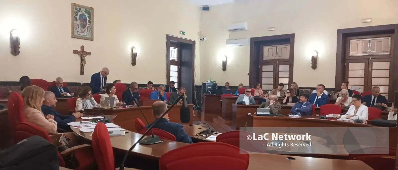 Vibo, il Piano\u00A0spiaggia è realtà: approvata all’unanimità la delibera che disciplina l’utilizzo del litorale cittadino\n