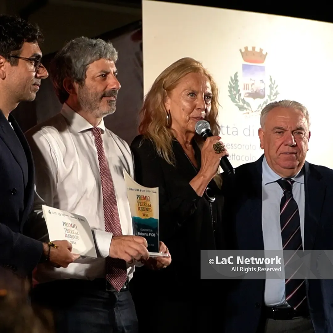 Premio Terre del Bussento, Grippo lancia l'idea degli Stati Generali delle regioni del Sud e incassa il sì di Fico: «Ci sarò»\n