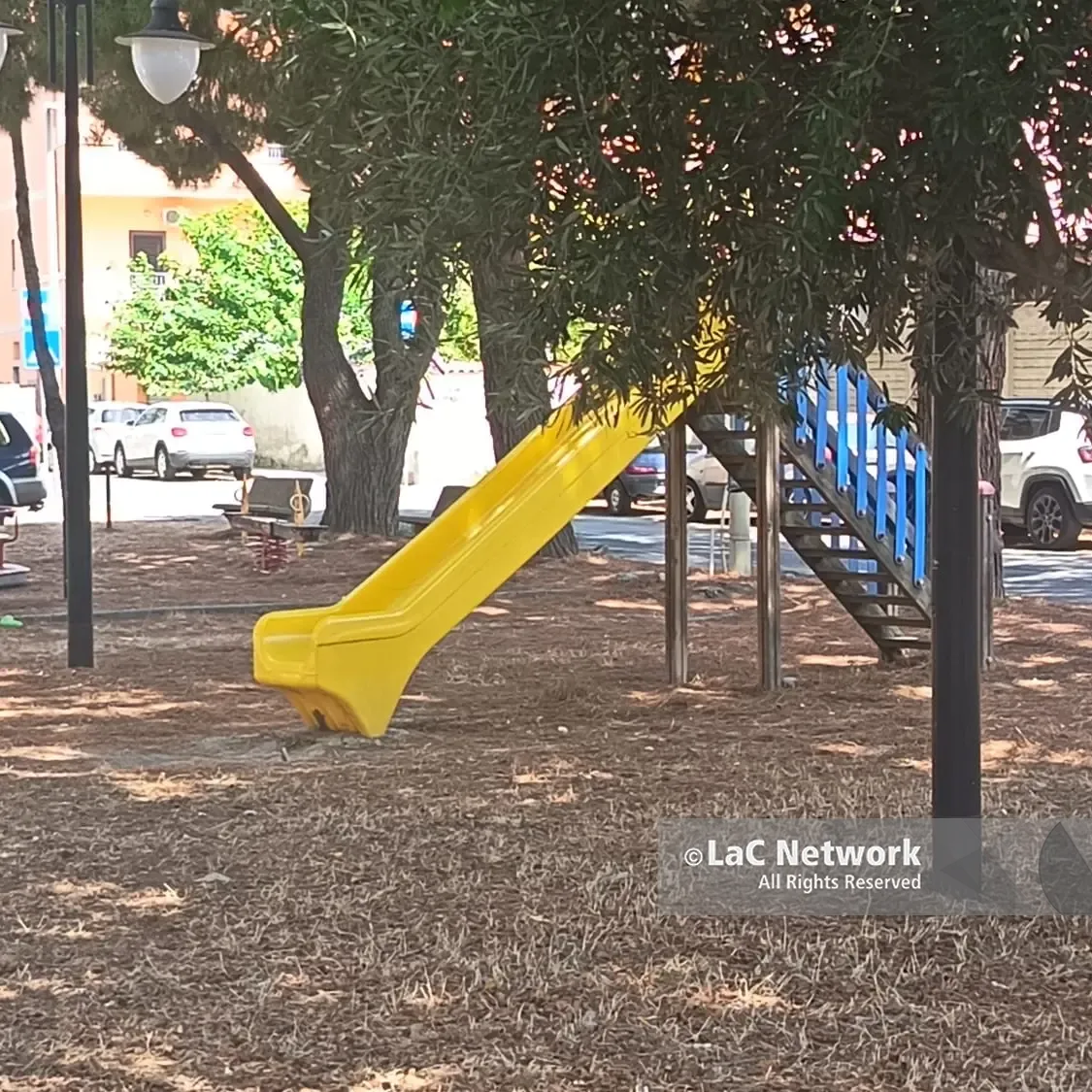 Vibo Marina, il parco giochi del Pennello nell'abbandono: i residenti chiedono la riqualificazione\n